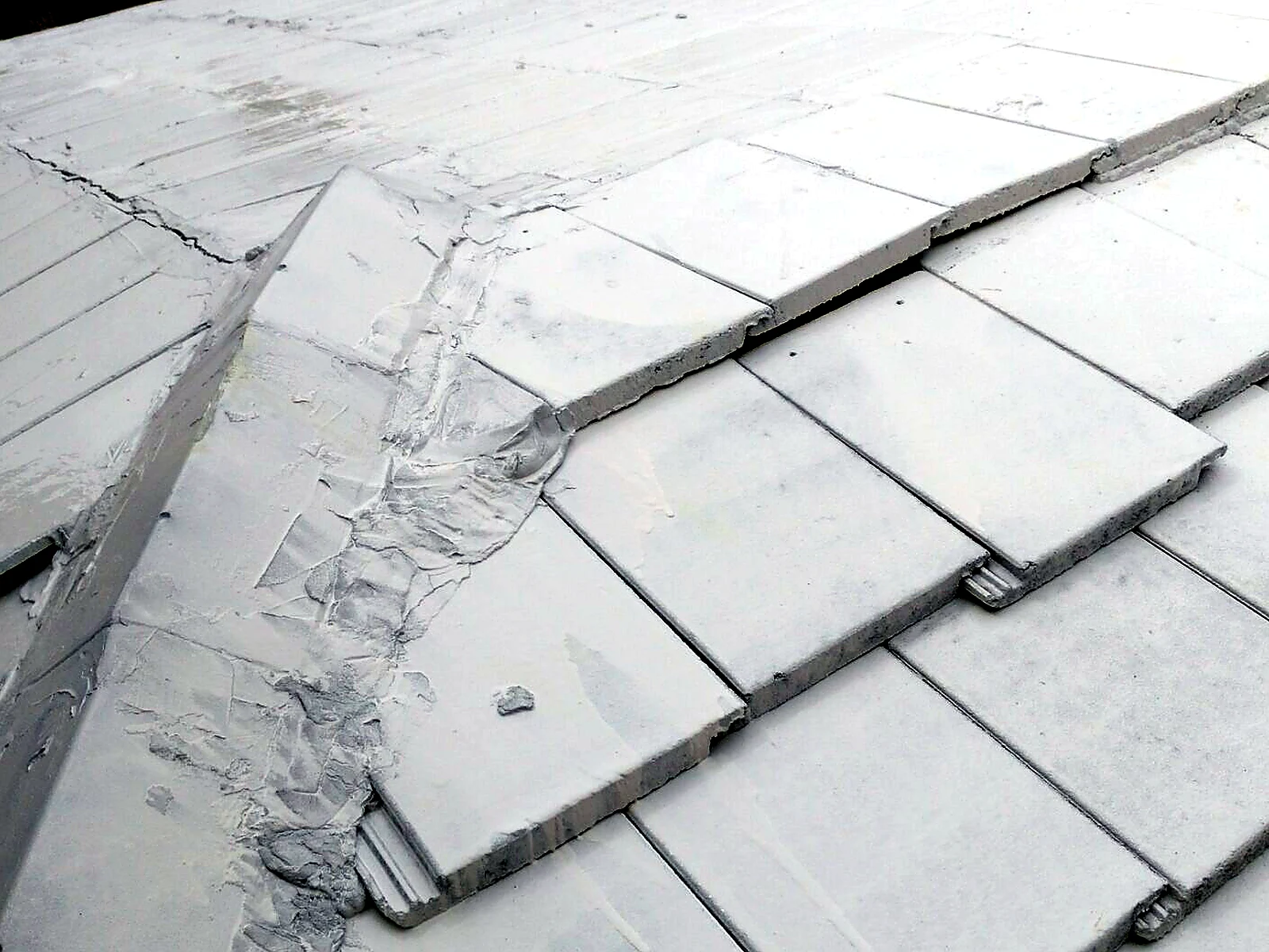 Why Concrete Roof Coatings Crack or Peel