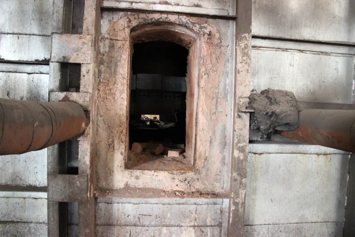 High-Temperature Furnace Coking, Wear and Application, High-temperature furnace and rollers