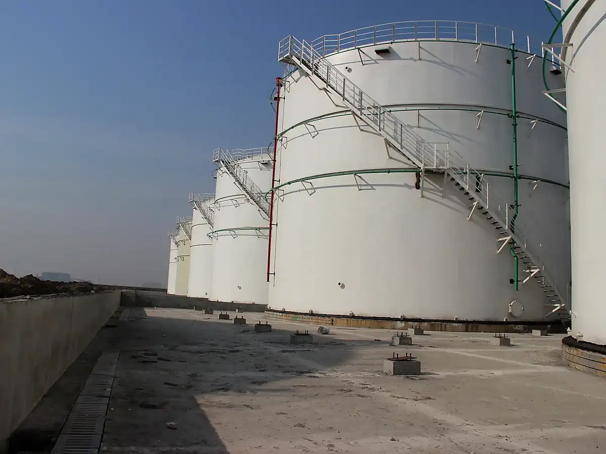 Petrochemical Storage Tank Exterior Protection, industrial site image 22