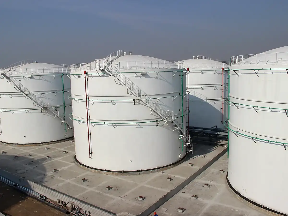 Storage Tank Solar-Reflective Application, Large storage tank roof and exterior
